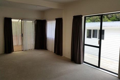 Photo of property in 8 Harold Grove, Stokes Valley, Lower Hutt, 5019