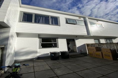 Photo of property in 21f8 Collins Avenue, Tawa, Wellington, 5028