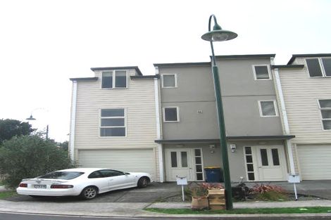 Photo of property in 2 Verdale Circle, Glen Eden, Auckland, 0602