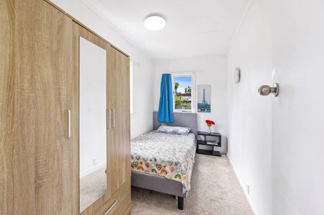 Photo of property in 2/176 Henderson Valley Road, Henderson, Auckland, 0612