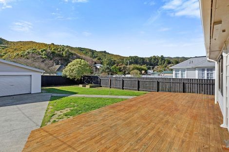 Photo of property in 104 Hewer Crescent, Naenae, Lower Hutt, 5011