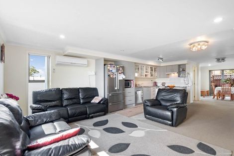 Photo of property in 16 Merlot Lane, Pukekohe, 2120