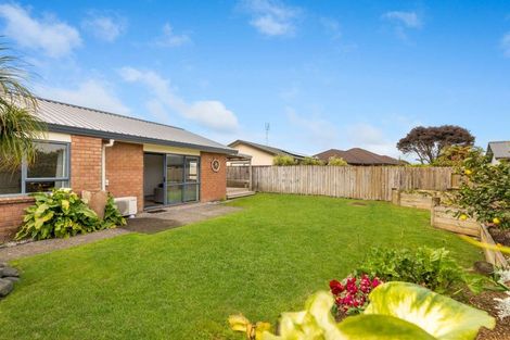 Photo of property in 16 O'sullivan Place, Waiuku, 2123
