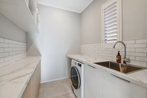 Photo of property in 28b Kukuwai Avenue, Red Beach, 0932