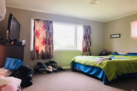 Photo of property in 22 Kingdale Road, Henderson, Auckland, 0610