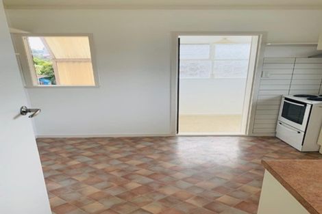 Photo of property in 2/70 Bentley Avenue, Glenfield, Auckland, 0629