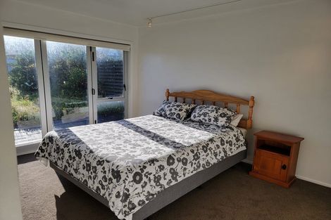 Photo of property in 23 Ocean View Road, Port Waikato, Tuakau, 2695