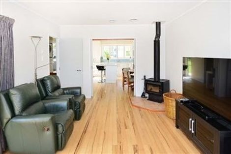 Photo of property in 17 Kathleen Street, Totara Vale, Auckland, 0627