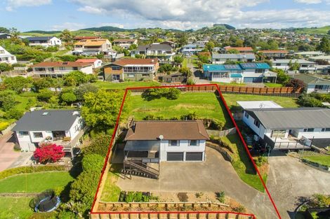 Photo of property in 25 Dingadee Street, Welcome Bay, Tauranga, 3112