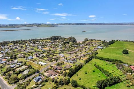 Photo of property in 3 Omana Avenue, Shelly Beach, Helensville, 0874