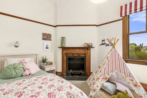 Photo of property in 11 Trelissick Crescent, Ngaio, Wellington, 6035