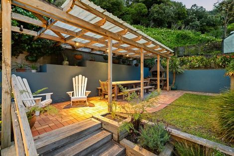 Photo of property in 210 Oriental Parade, Oriental Bay, Wellington, 6011