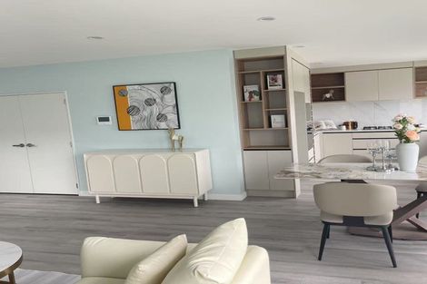 Photo of property in 8 Taipahitini Road, Rosehill, 2113