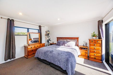 Photo of property in 51 Chestnut Close, Kelvin Grove, Palmerston North, 4414