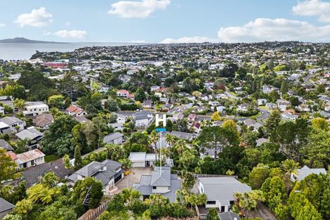 Photo of property in 1/70b Carlisle Road, Browns Bay, Auckland, 0632