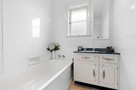 Photo of property in 14 Taikata Road, Te Atatu Peninsula, Auckland, 0610