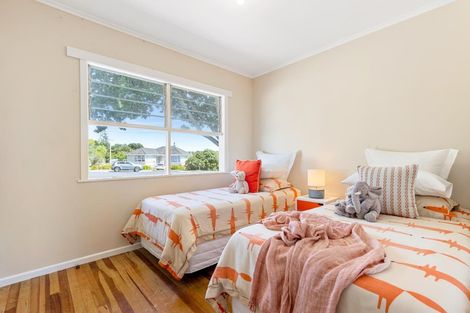Photo of property in 15 Murray Road, Te Atatu Peninsula, Auckland, 0610