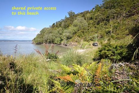 Photo of property in 1 Te Wairoa Lane, Tinopai, Matakohe, 0593
