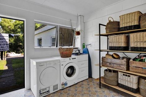 Photo of property in 17 Linda Street, Oakura, 4314