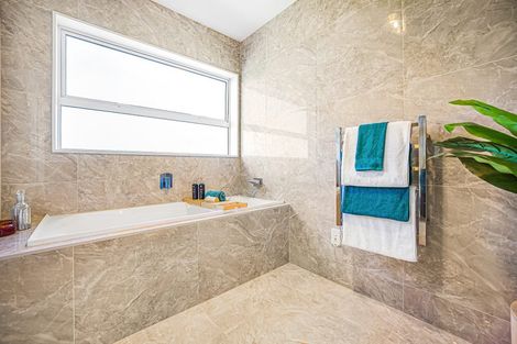 Photo of property in 28 Shah Place, Glen Eden, Auckland, 0602