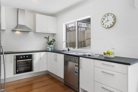 Photo of property in 3 Micawber Place, Mellons Bay, Auckland, 2014
