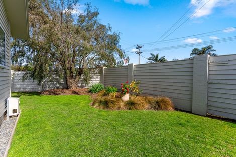 Photo of property in 1/30 Montgomery Avenue, Rothesay Bay, Auckland, 0630