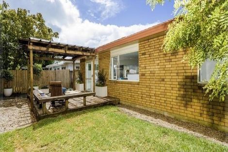 Photo of property in 2/3 Caribbean Drive, Unsworth Heights, Auckland, 0632