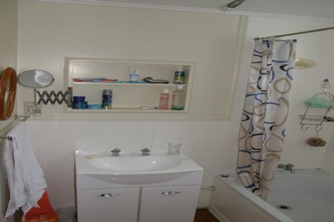Photo of property in 8 Papawai Terrace, Mount Cook, Wellington, 6021