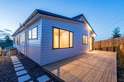 Photo of property in 21 Merv Clarke Lane, Massey, Auckland, 0614