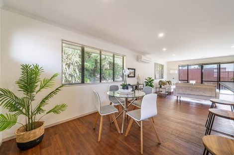 Photo of property in 6 Mcewen Crescent, Riverstone Terraces, Upper Hutt, 5018