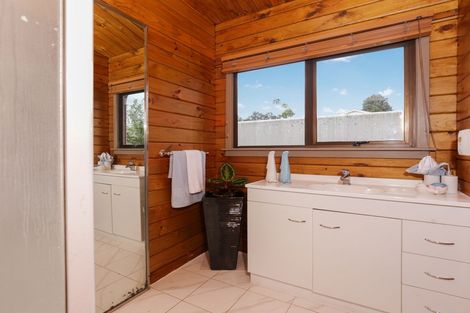 Photo of property in 9 Rewa Street, New Lynn, Auckland, 0600