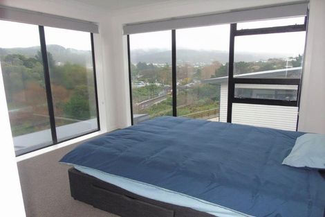 Photo of property in 5 Ara Patukawenga, Tawa, Wellington, 5028
