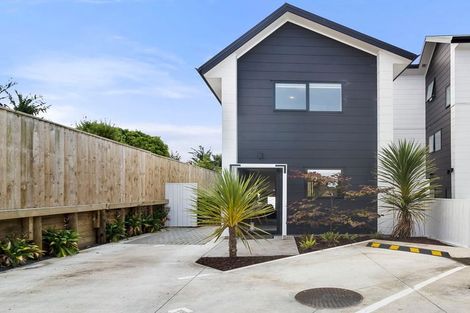 Photo of property in 7/2 Jadewynn Drive, Massey, Auckland, 0614