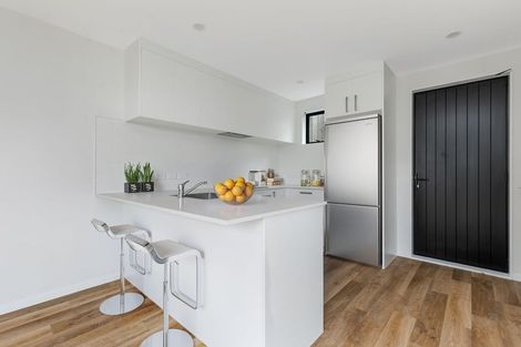 Photo of property in 17 Tokai Place, Glen Eden, 0602