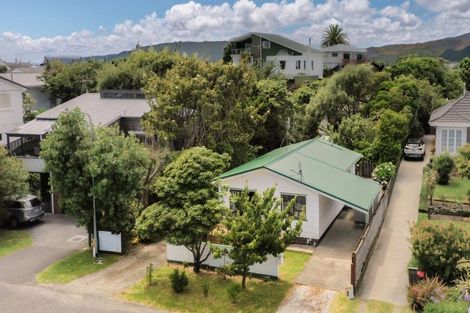 Photo of property in 2/3 Park Road, Paraparaumu Beach, Paraparaumu, 5032