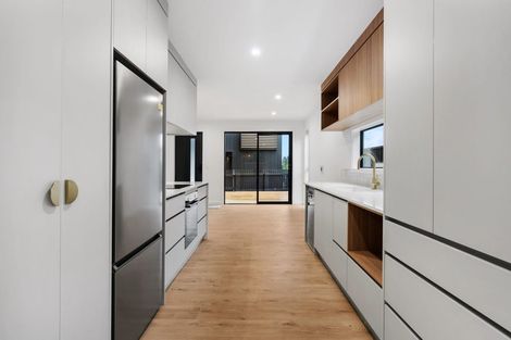 Photo of property in 28 Dawnhaven Drive, Te Atatu Peninsula, Auckland, 0610