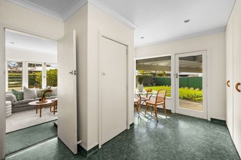 Photo of property in 16 Howard Road, Taradale, Napier, 4112