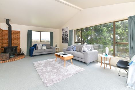 Photo of property in 77 Matija Place, Red Beach, 0932