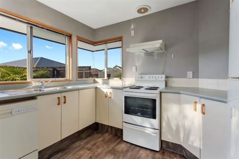 Photo of property in 28 Kirsten Place, Parklands, Christchurch, 8083