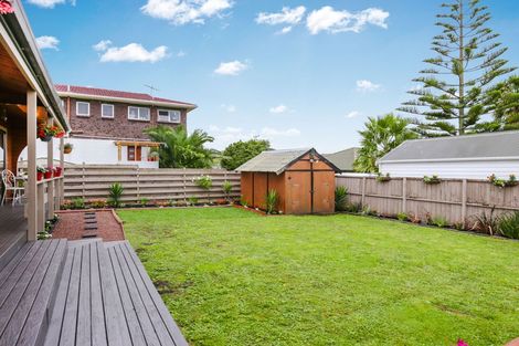 Photo of property in 9 Rewa Street, New Lynn, Auckland, 0600