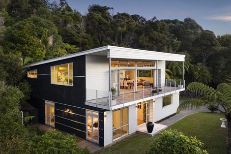 Photo of property in 188 Scenic Drive, Titirangi, Auckland, 0604