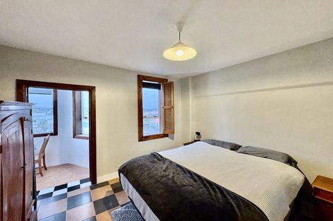 Photo of property in Devonport Apartments, 10/127 Saint Aubyn Street, New Plymouth, 4310