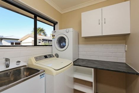 Photo of property in 77 Avondale Road, Taradale, Napier, 4112