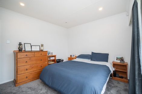 Photo of property in 1 Rakino Place, Awapuni, Palmerston North, 4412