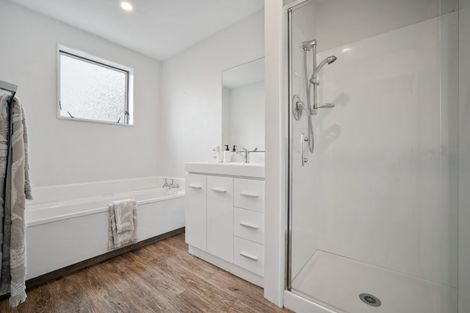 Photo of property in 32 Prestons Road, Redwood, Christchurch, 8051