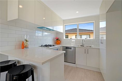 Photo of property in 6 Virgo Place, Kawaha Point, Rotorua, 3010