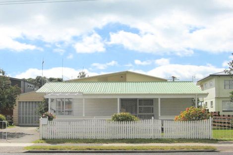 Photo of property in 318 Ocean Road, Whangamata, 3620