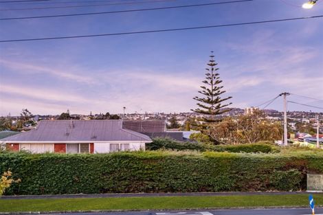 Photo of property in 1/2 Northall Road, New Lynn, Auckland, 0600
