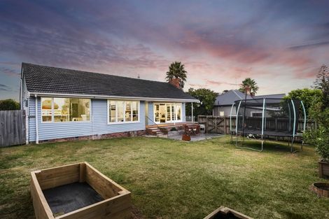 Photo of property in 1/84 Birkenhead Avenue, Birkenhead, Auckland, 0626