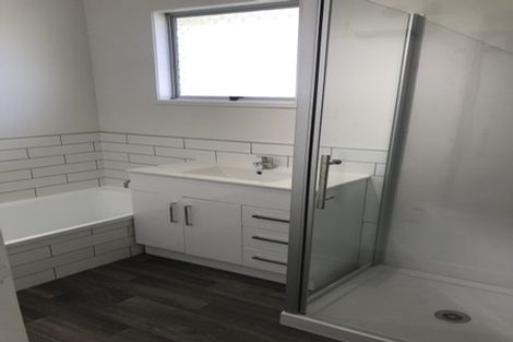 Photo of property in 119 Lynn Road, Bayview, Auckland, 0629
